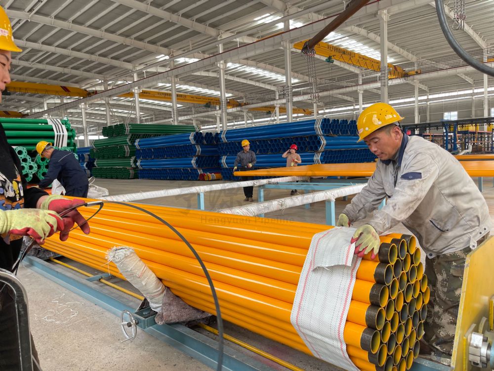 燃氣用涂塑鋼管成品打包作業