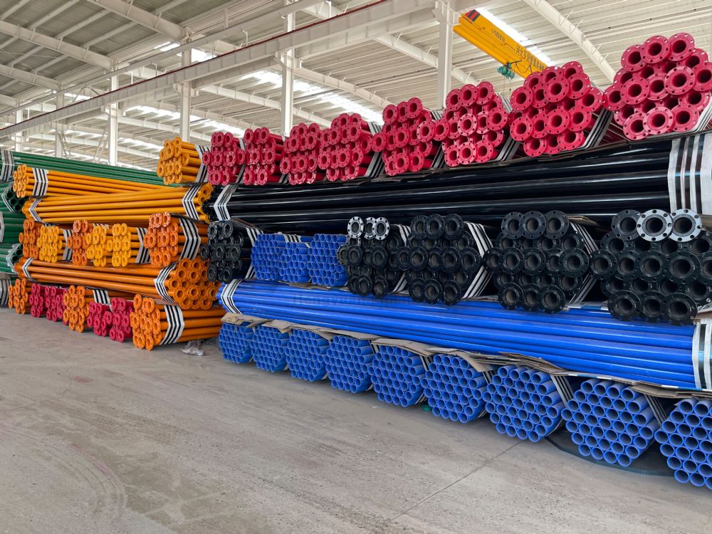 法蘭連接涂塑鋼管成品堆放區(qū)