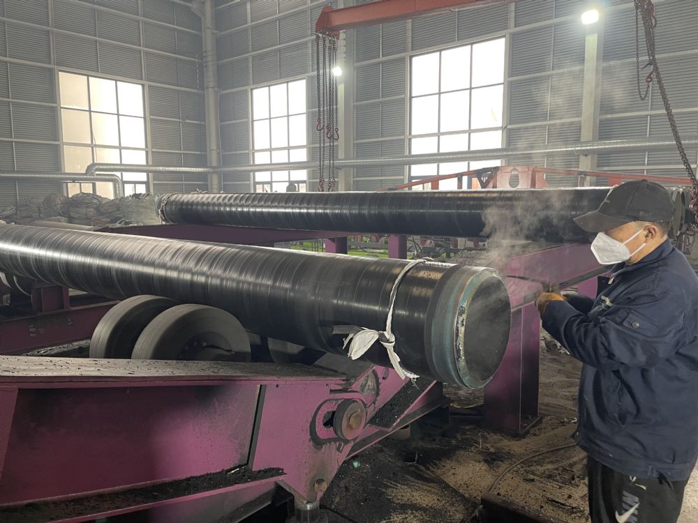 DN400���3PE����䓹�